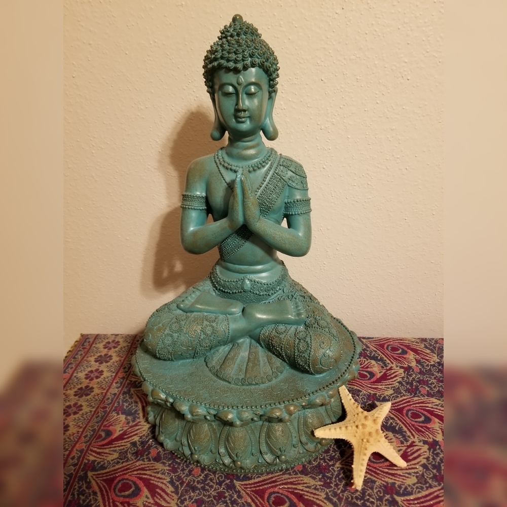 Enlightened Buddha Statue